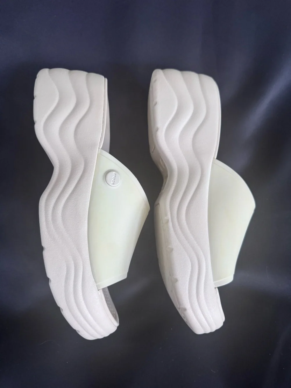 CROCS Women's Skyline Slide in Bone - Picture 3 of 7